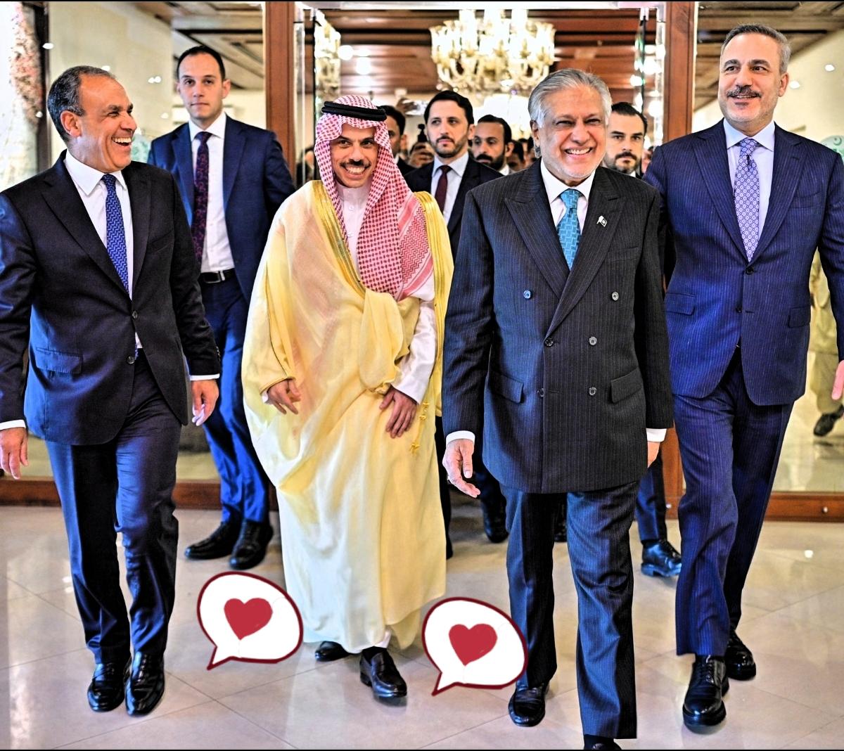 前阵子还在边境互相扔炸弹，转眼就玩起了硬核护送。巴铁这次的操作，真是绝了。