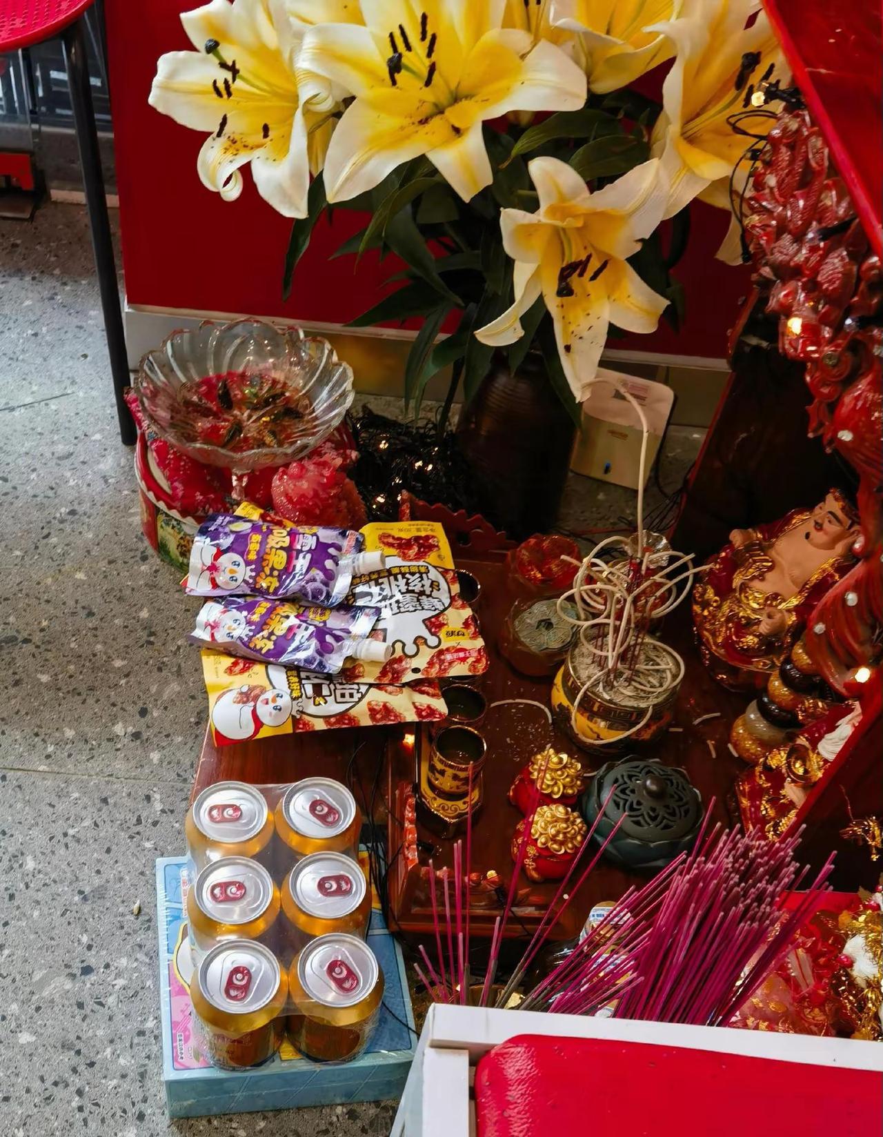 越南人已经把雪王当贡品了😂