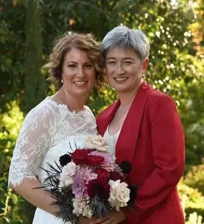 这位对中国大放厥词的澳大利亚外长黄英贤，一看就不是一个“正常”人。她1968