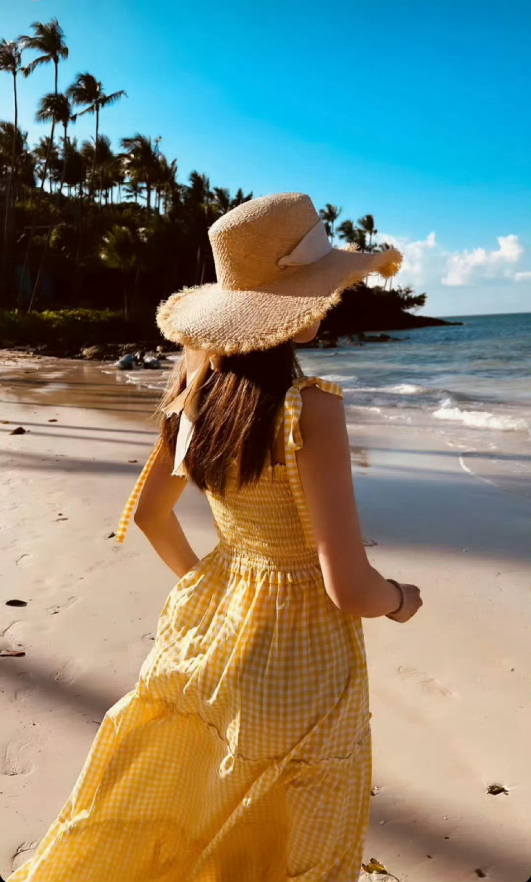 和老婆的海边漫步