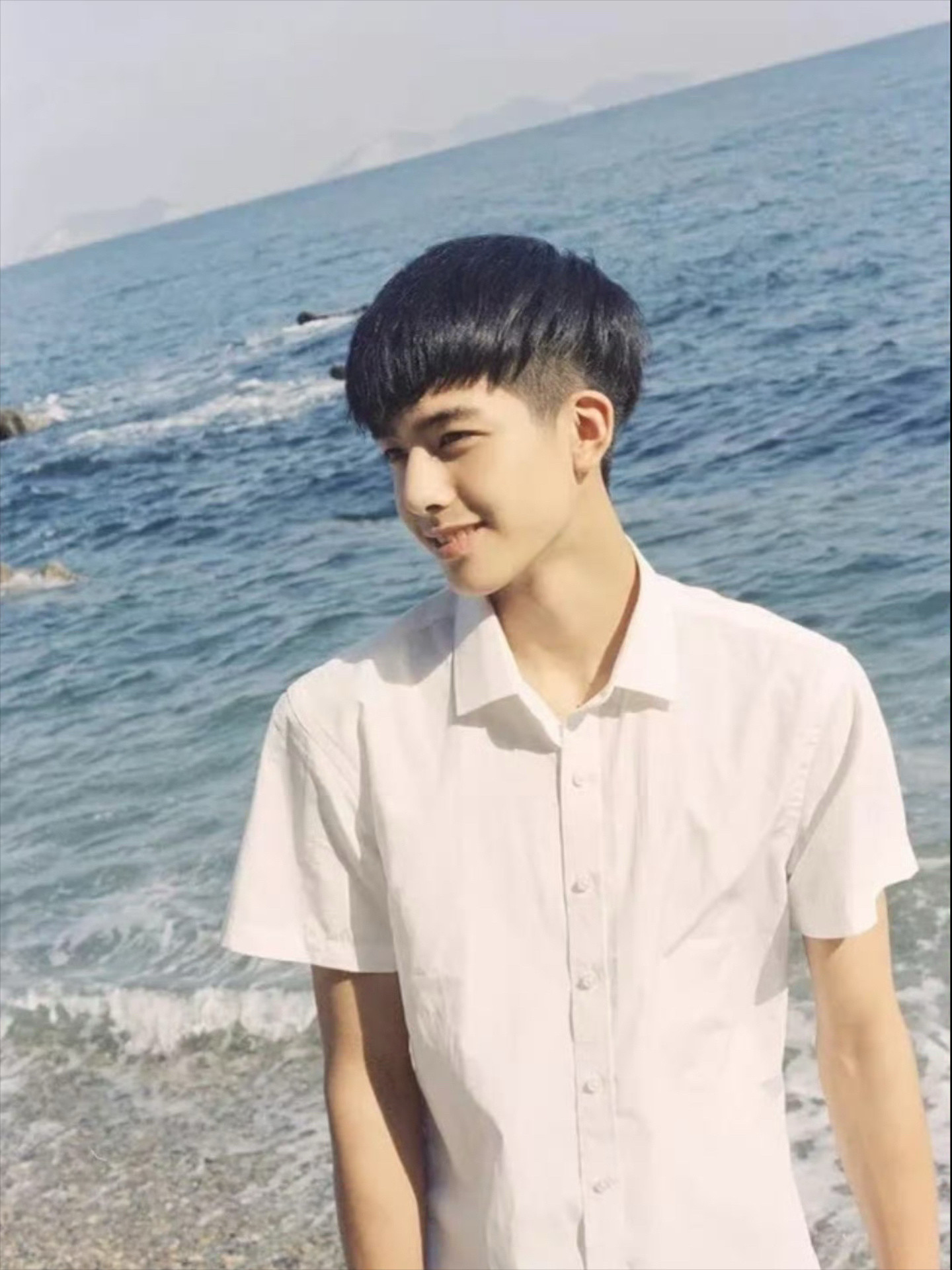 早期的宋威龙，青涩又养眼