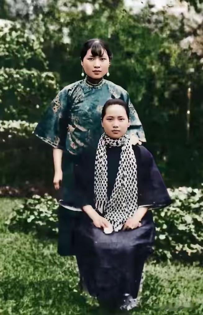 宋庆龄与宋美龄。
