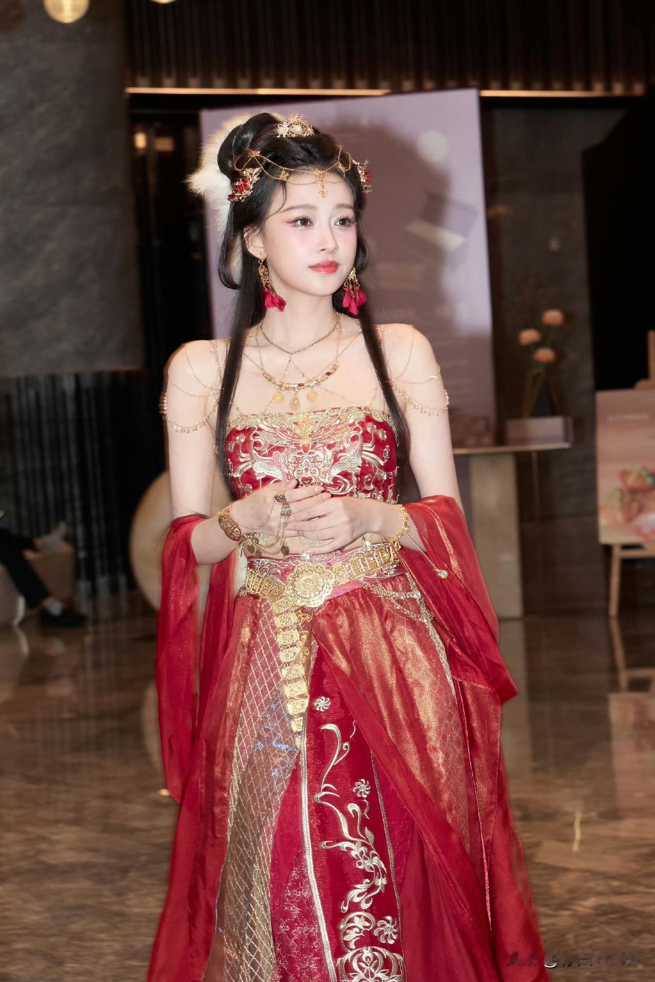 9月18日，孙怡扮妲己，还是差点意思！王牌cos与孟子义萌探cos撞型，第一眼