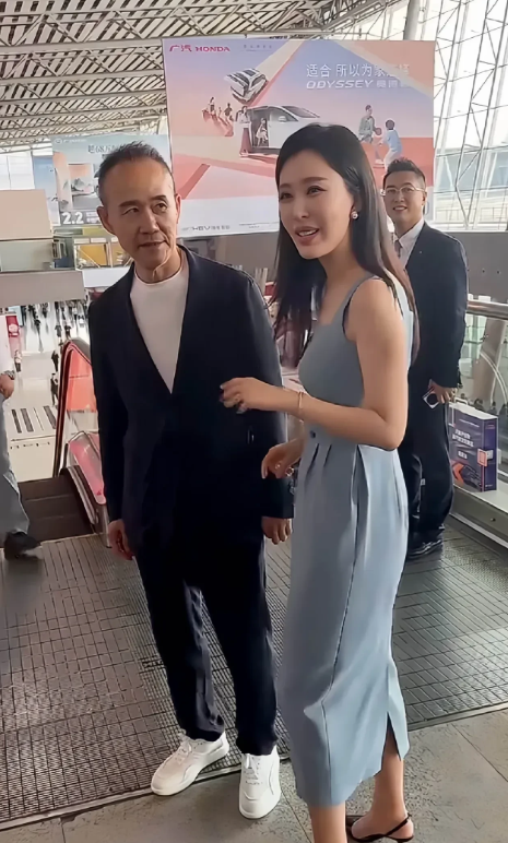 从眼神就能看出来，他对她是真爱。