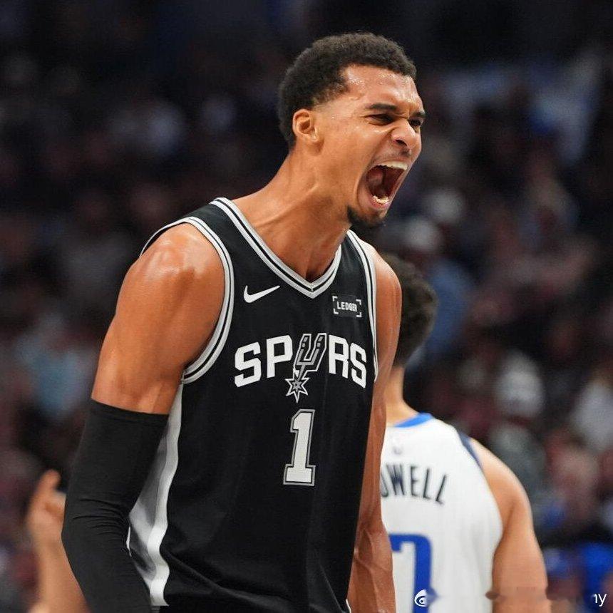 文班亚马带领马刺队取得了队史首个5胜0负的开局：40分-15篮板-1