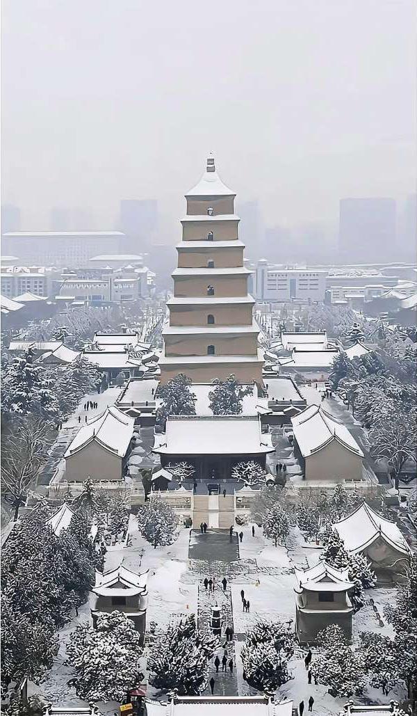 西安春节返程日突降暴雪！气温骤降20℃，市民：一日穿越冬夏2026年农历正月