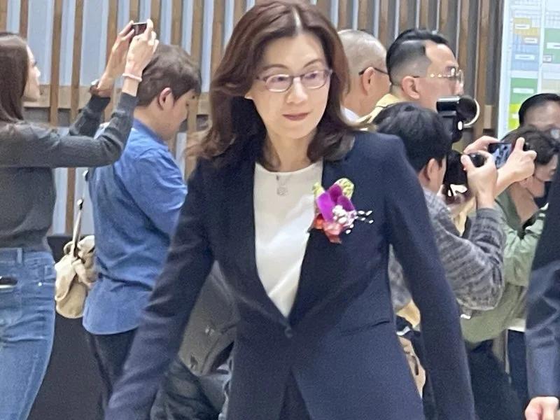 傅崐萁遇到大麻烦，国民党票仓花莲县正遭多股势力围剿，民进党安插的棋子已经就位。郑