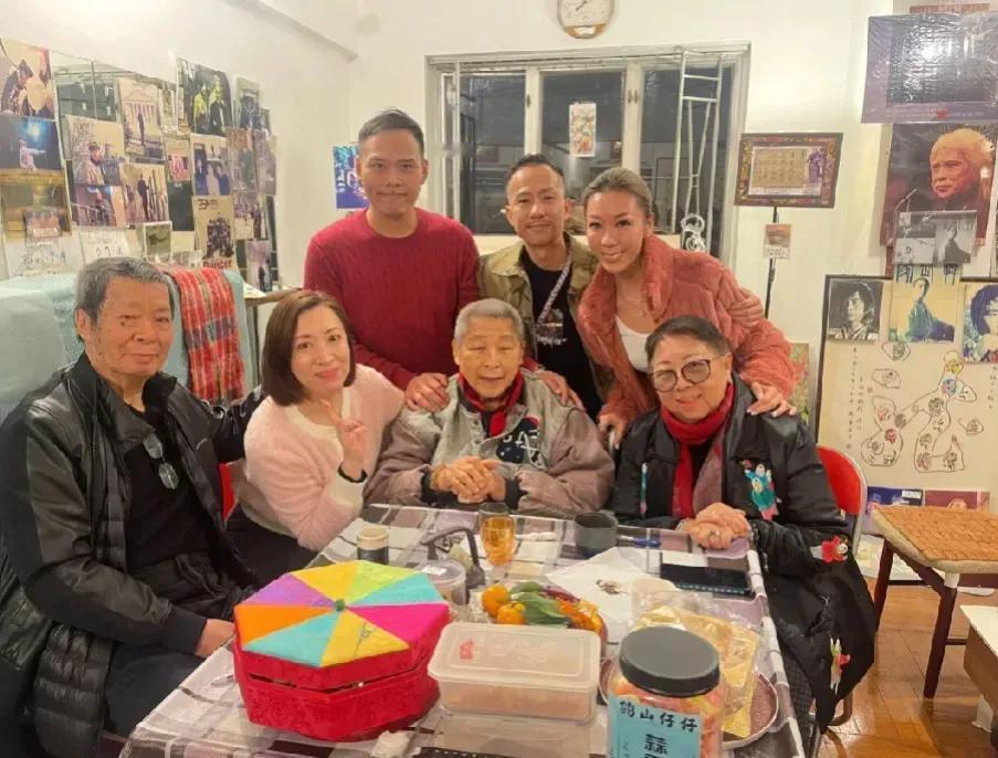 94岁港星刘兆铭离世！离开鹤山数十年的他，晚年仍爱吃家乡美食，更会特意买来招待客