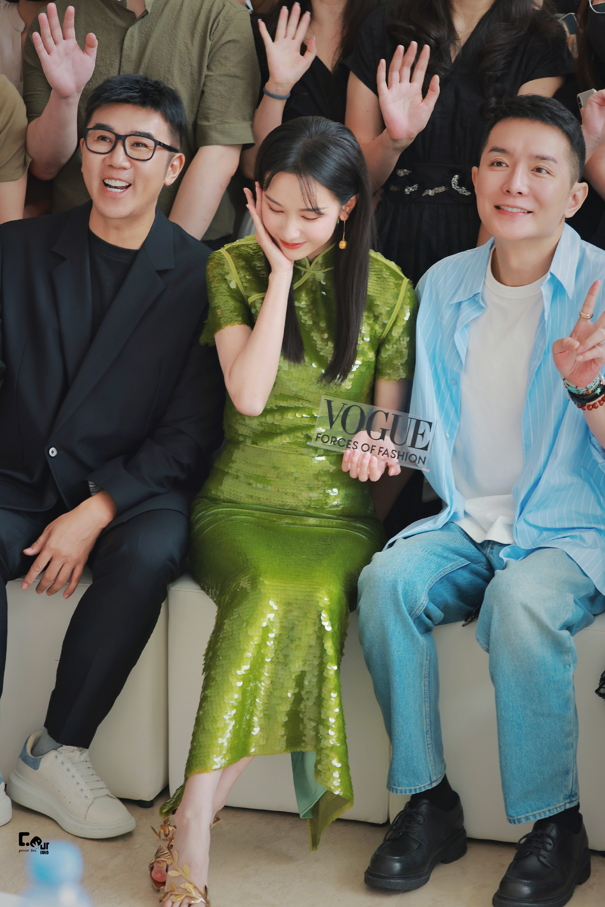 陈都灵绿色国风旗袍，嘟嘟这一身穿搭超美。陈都灵