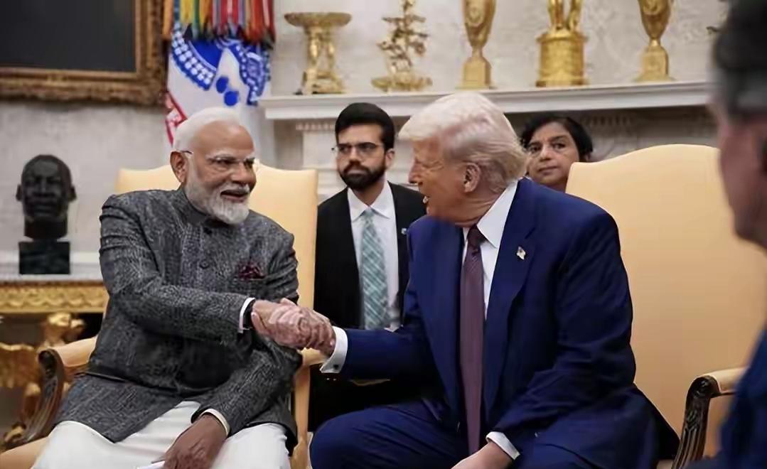 特朗普刚对印减税，不到24小时，莫迪直接变脸，美国商界骂声一片2月2日美印通
