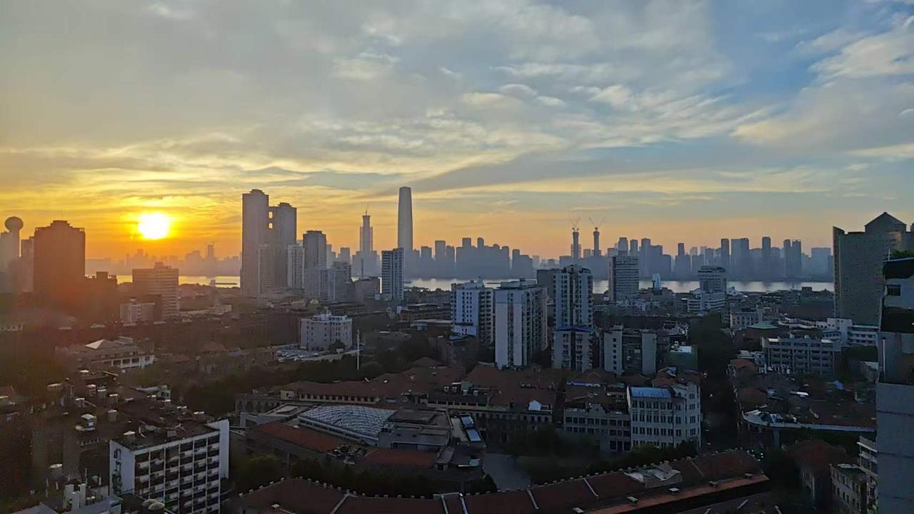 这就是大武汉，单论城建水平和城市景观，武汉确实可以排在全国大城市前面。我在这座城