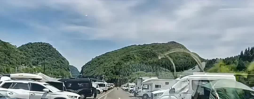 关于网上很多人谴责房车床车，占用免费停车场，占用公共资源，还说房车床车就应该去专