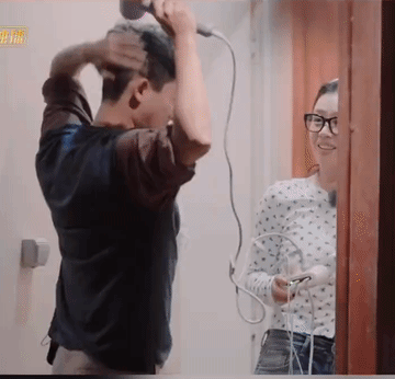 马思纯和张晚意就是娱乐圈里俩纯真“萌物”，感觉他俩都好真诚，好可爱！一个是受人恩