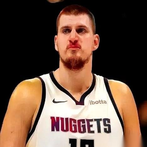 NBA这帮年薪5000万美金的大爷们，真是绝了。拿着几辈子都花不完的钱，打几场