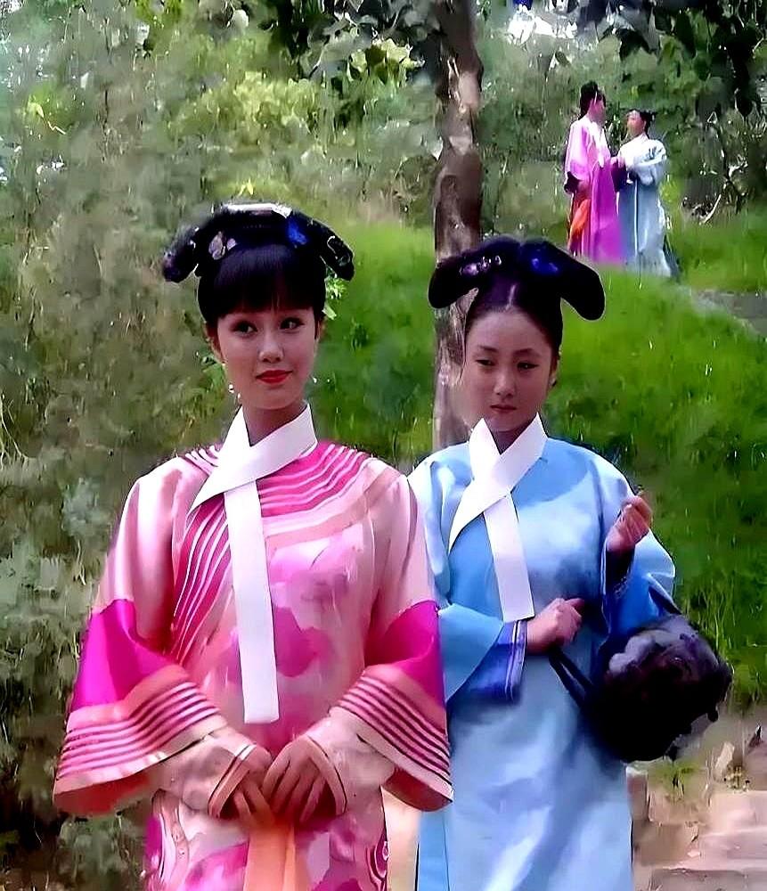 “你太胖了，上镜不好看。”郑晓龙导演的话像根针，扎在19岁的蓝盈莹心上。她一句