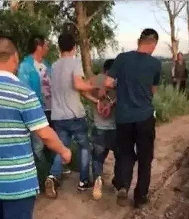 河北一个村子，夜里几声惨叫，把邻居吓得从被窝里弹起来。等大家穿好衣服跑出来，只看