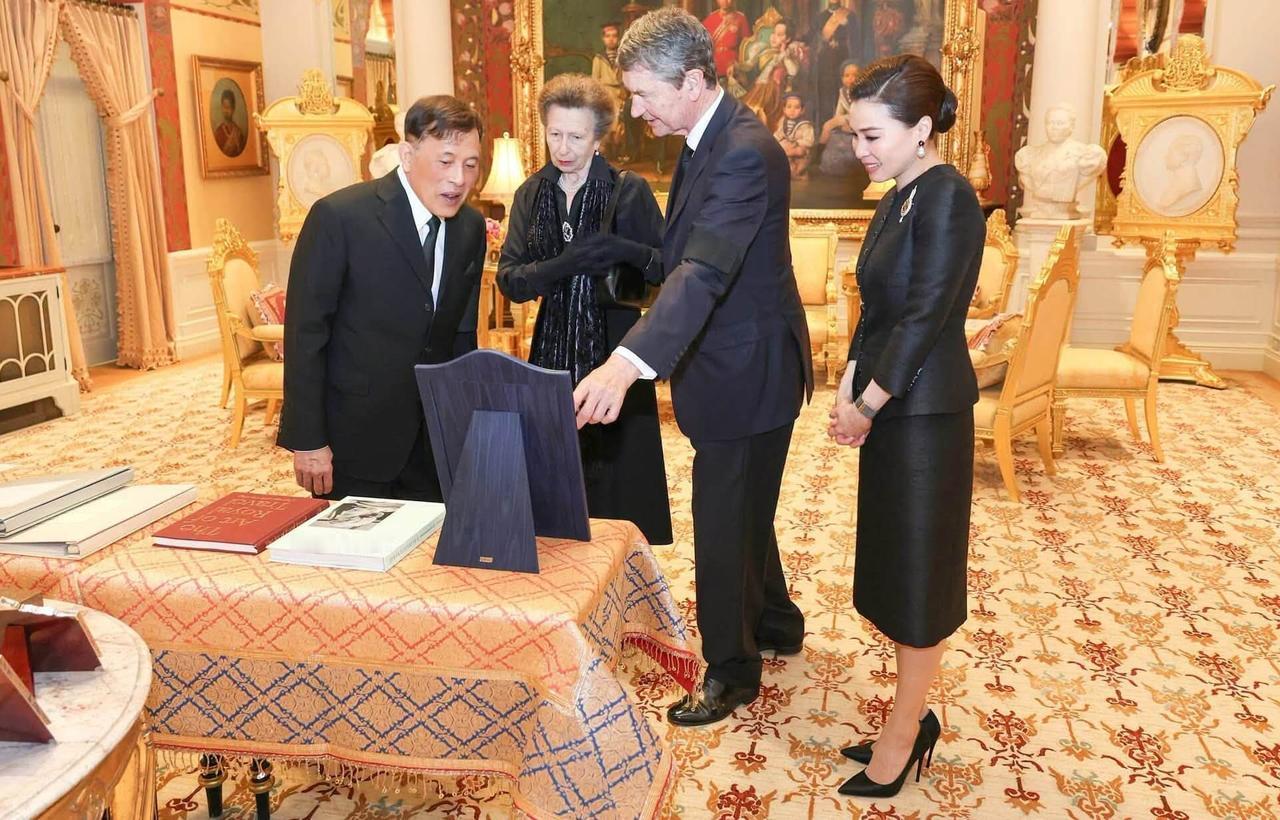 前段时间，英国安妮公主和驸马蒂姆去韩国以及泰国各访问了几天重点主要在泰国那程