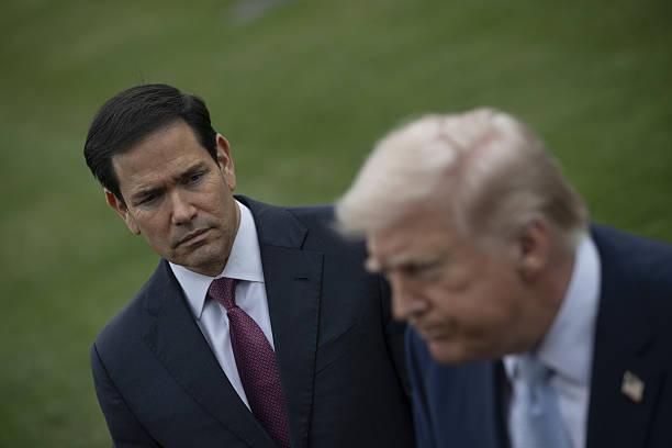 2026年3月20日，美国华盛顿特区。特朗普在离开白宫前往佛州迈阿密途中向媒体发