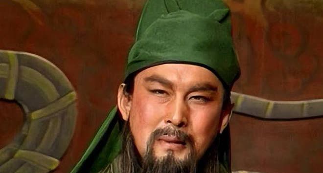 1990年，外出拍戏的“关羽”陆树铭，突然想起窗户没关。当时大雨倾盆，他急忙开着
