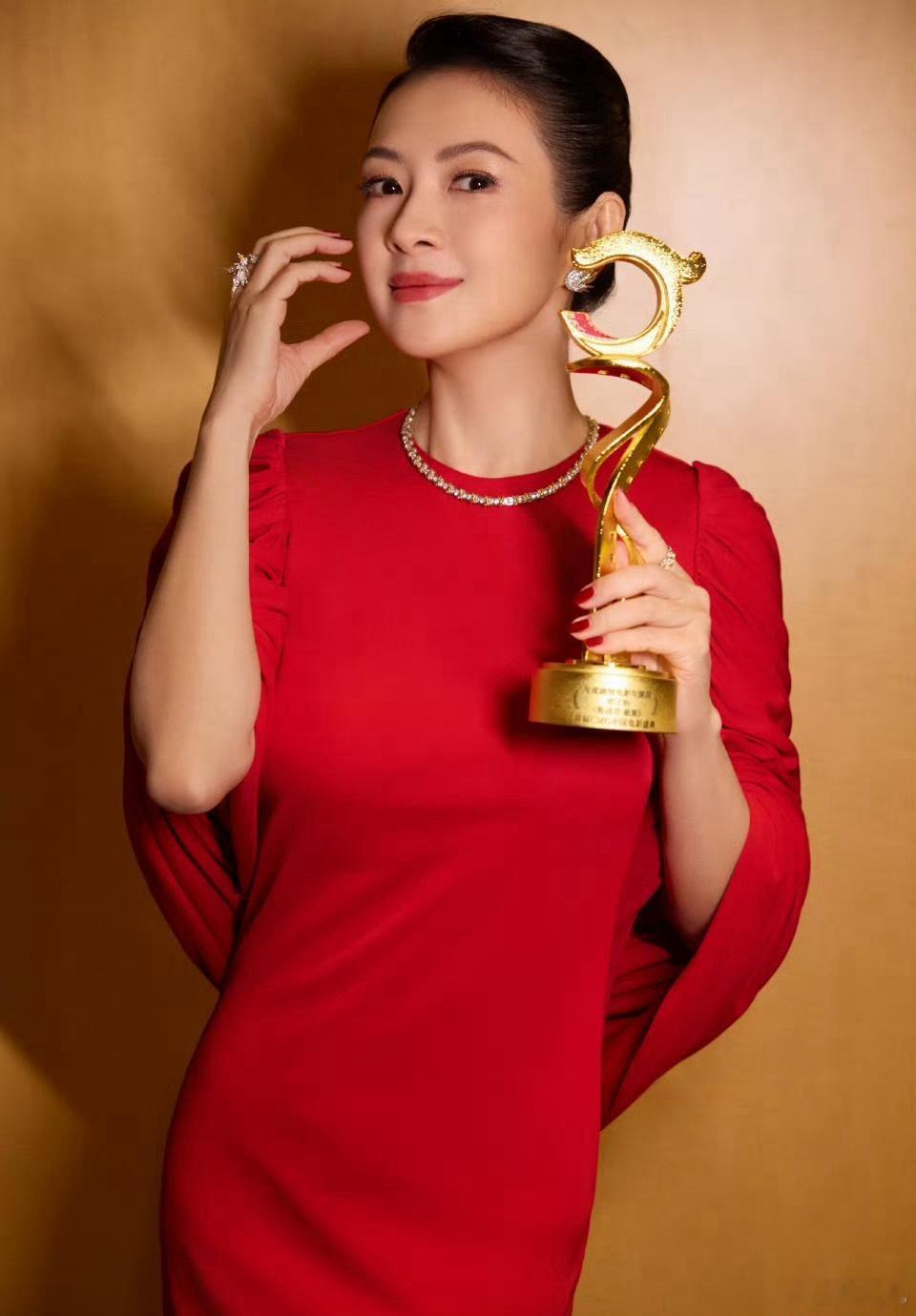 1.吉娜和郎朗几乎快成了表面夫妻，不过两人目前还没有离婚的打算，他们的合体商业价