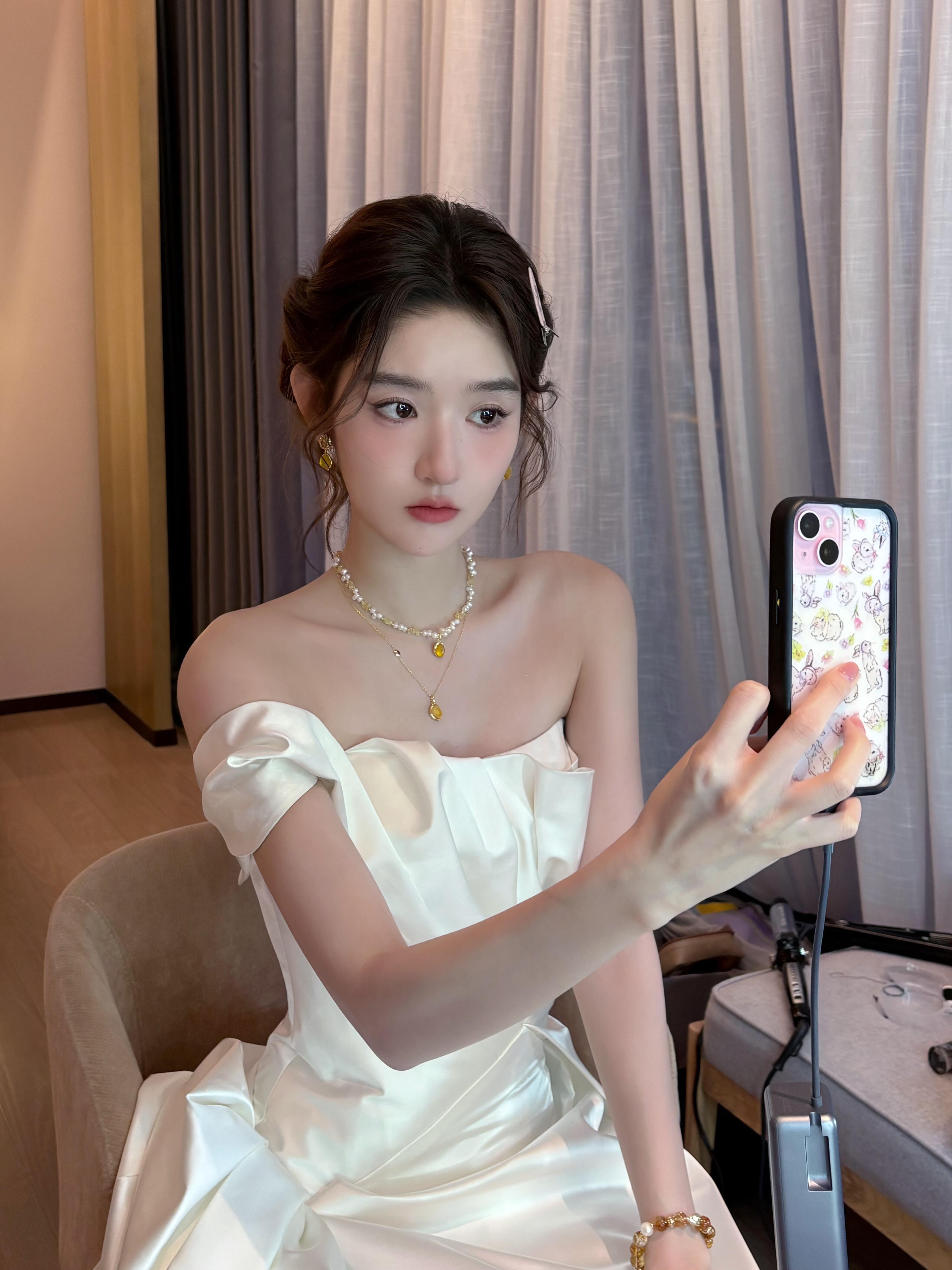 王玉雯：穿搭要显贵👸上半身不基础，下半身就基础！​​​