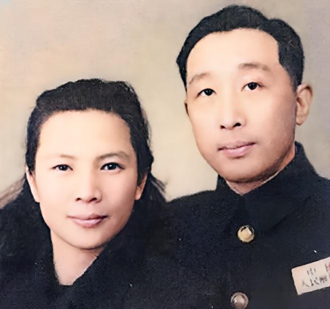 1940年，张学良的弟弟张学思放弃少爷的身份，要娶一个雇农的女儿。家人得知后纷纷