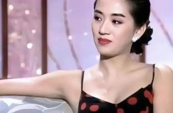 梅艳芳这信托基金，才叫把人心看透了！2003年她走后，遗嘱写得明明白白，母亲每月