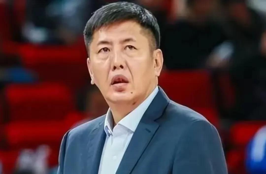 王世龙担任同曦队主教练，丁伟执教浙江队近日据媒体报道，同曦队签约了王世龙担任主
