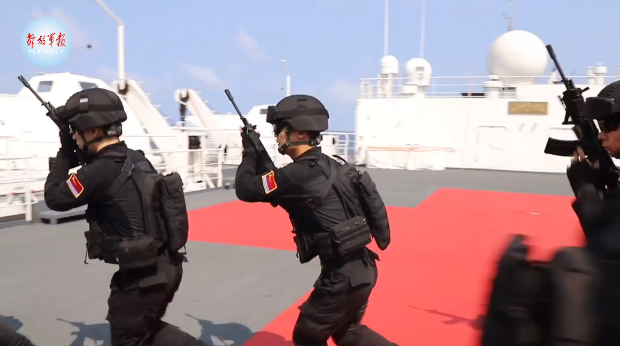 QBZ191/192配件里玩得最花的当属前握把，不值钱，不心疼。