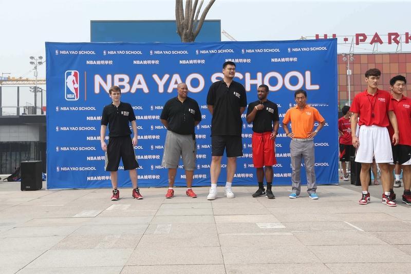 嘿，你能想象姚明领NBA养老金这事儿有多奇妙吗？刚满45岁的姚明，因为在NBA效