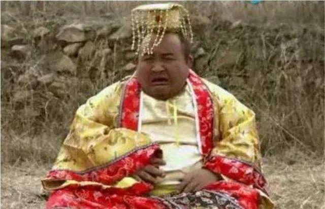 他是史上最胖的帝王，一顿吃20斤肉，体重飙升到500斤，胖到无法翻身，宠幸妃子时