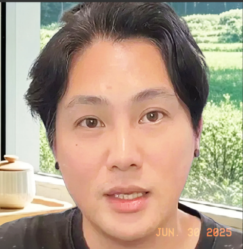 S妈急于要见汪小菲，不是因为她良心发现汪小菲的好，也不是因为想念两个外孙孙。