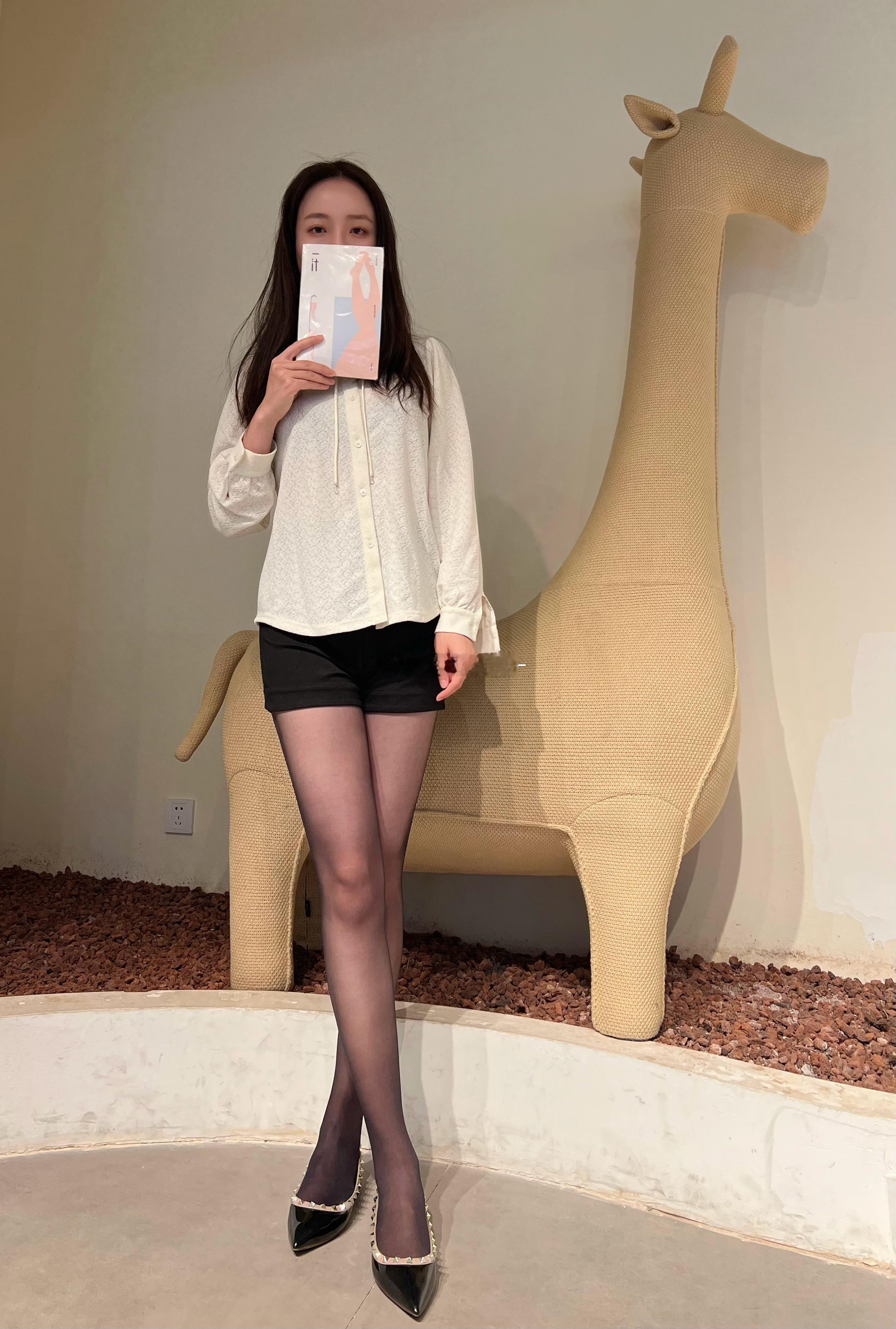 我不适合穿黑丝，但偶尔尝试一下也行吧～ootd测评穿搭