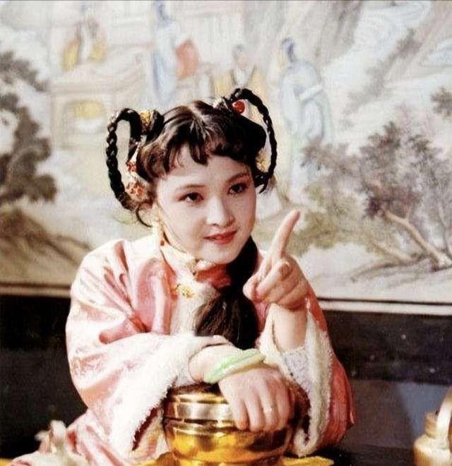 看到有人说87版红楼梦有十个选角失败，第一条就说薛宝琴的演员看着像三十多岁。我