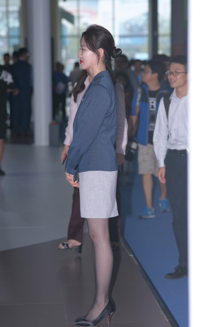 同事有领奖了，几乎每年都是她