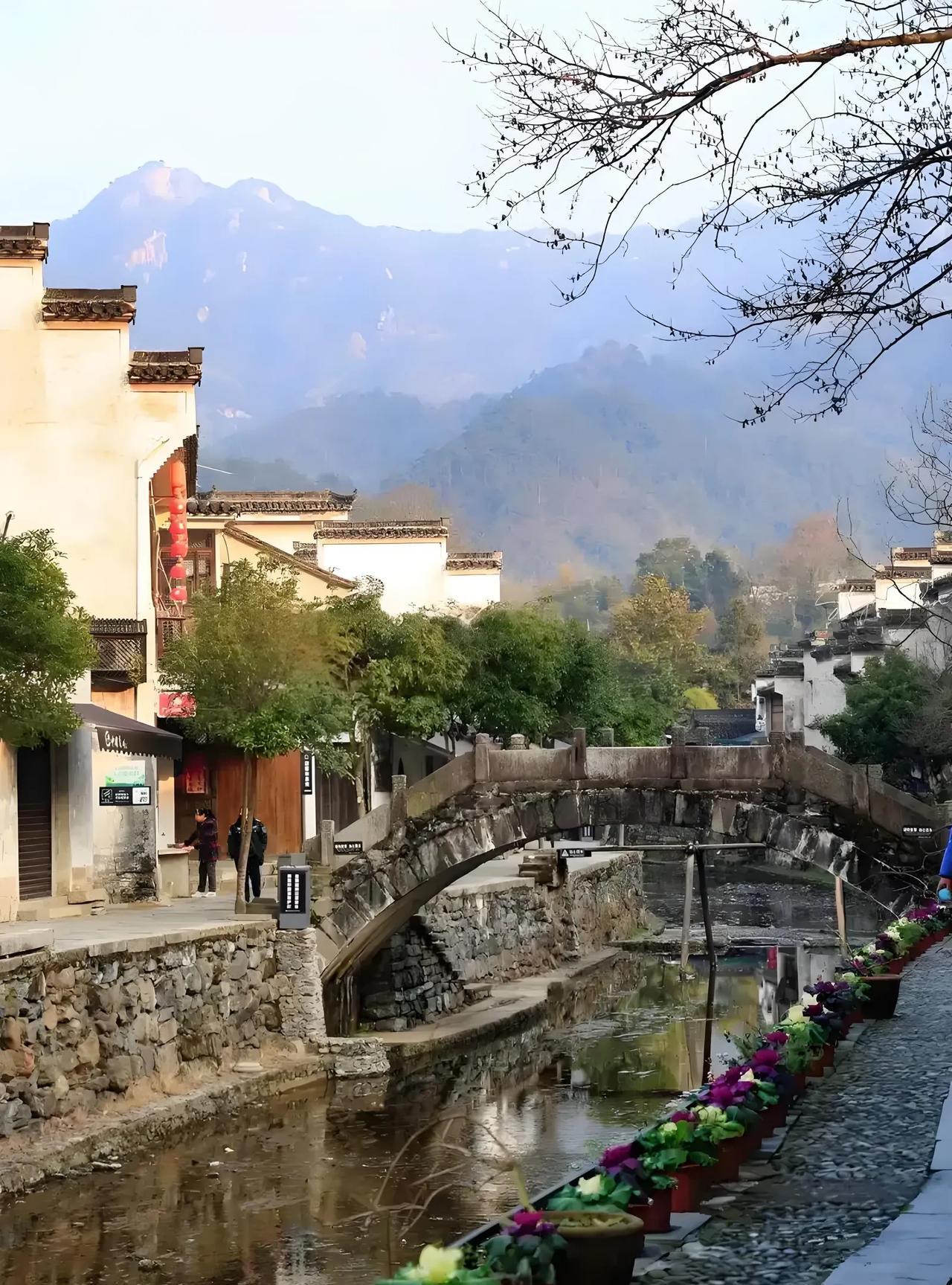 绩溪县属于安徽省宣城市。绩溪县的历史是一部厚重的徽州史诗，而隋朝开皇十八年（59