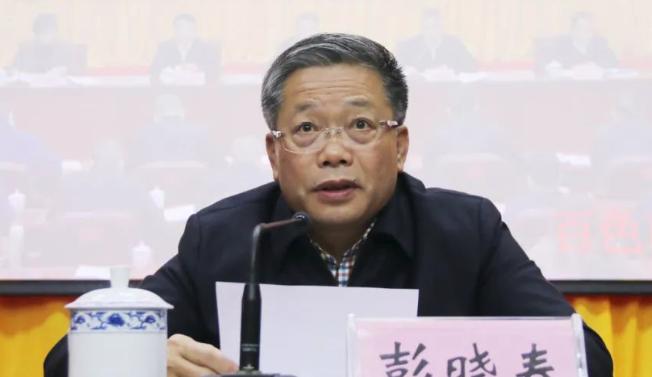 落马10个月后，彭晓春被逮捕并提起公诉，而他的老上级蓝天立，已经提前一个月进去了