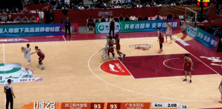 郭士强上场比赛单独找徐杰谈话是有原因的，第二场广东打浙江，比赛最后2分钟，浙江队