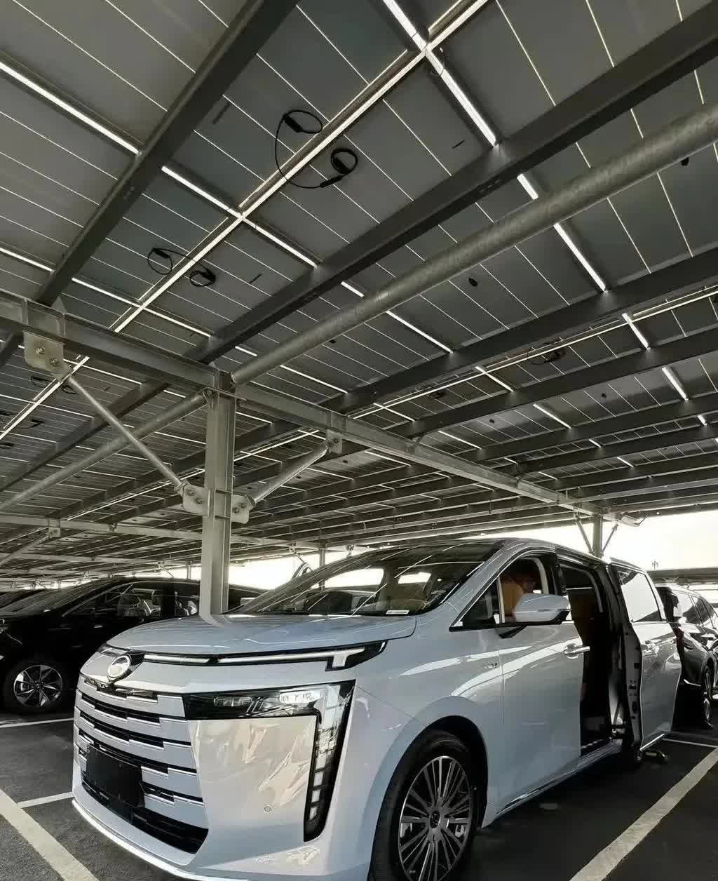 这才是顶级商务车！油电混动，喝92仅5.5L，双零重力座椅，16万级最近挖到宝