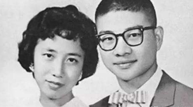 1957年，倪匡伪造多种公章、证件、介绍信，由内蒙古畏罪潜逃至广州，七月间偷渡至