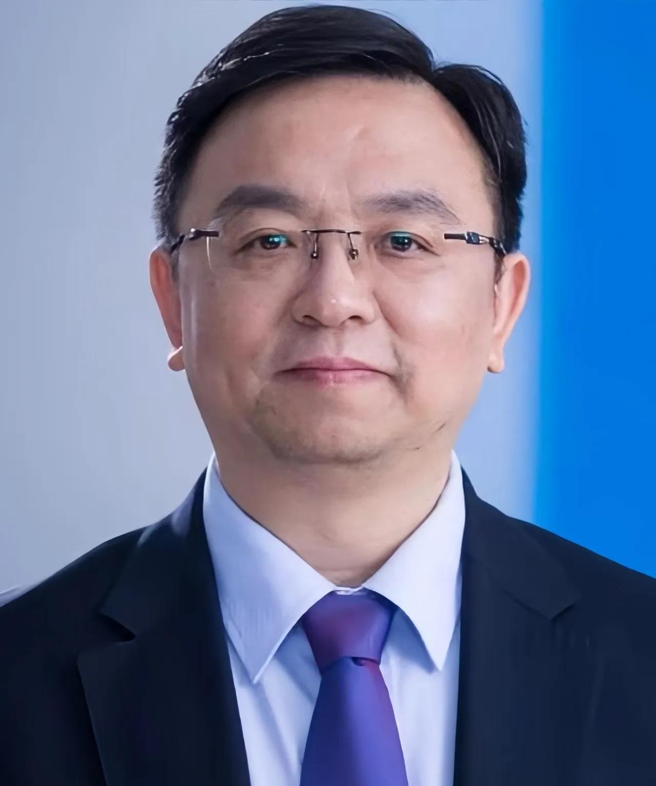 这泼天的富贵终于轮到比亚迪了！谁能想到，比亚迪彻底火了，居然因为这么危险的场