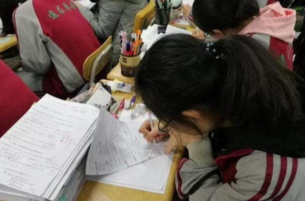 中国教育内卷的时代马上结束了，目前大学招生一年1200万左右很多人还没有意识