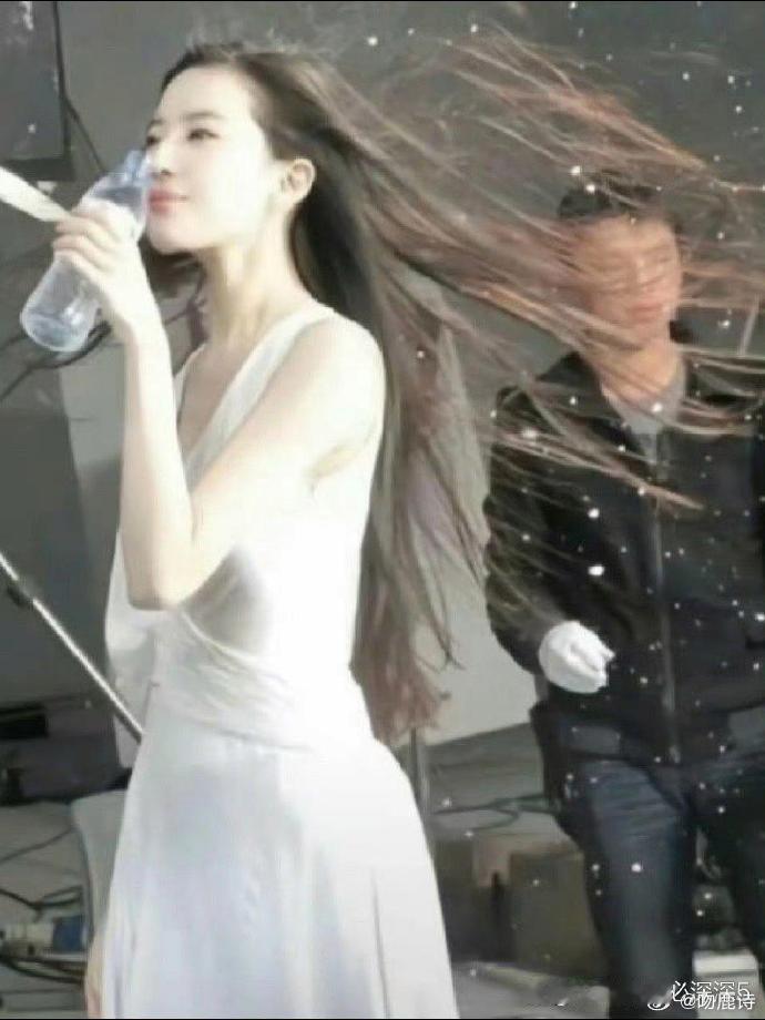 刘亦菲美若天仙，竟有人说她“普”，真让人费解啊​​​