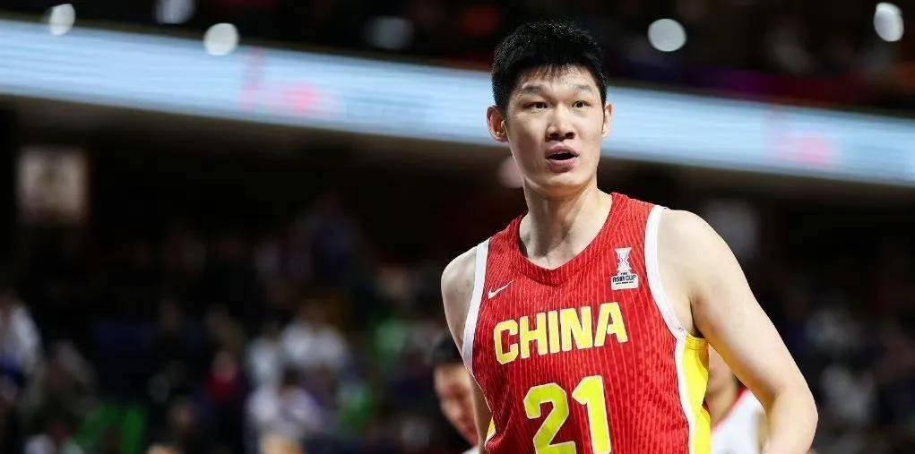 中国男篮有两个胡，胡金秋是基本盘，胡明轩经常辣眼睛！打韩国这场，郭士强最正确的