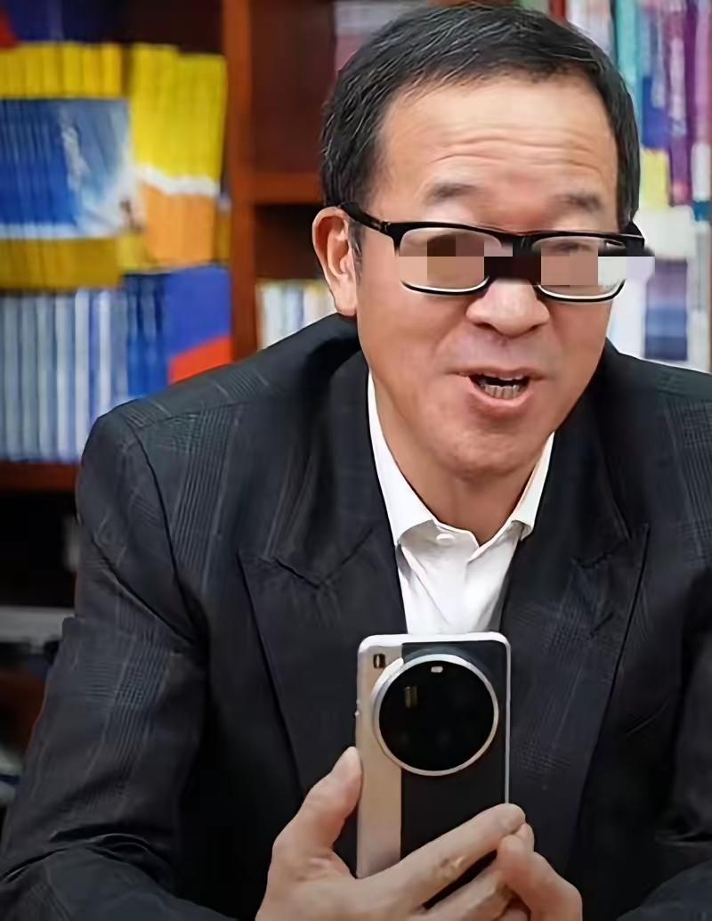 俞敏洪和钟睒睒，一个爱道歉，一个不吭声，谁更聪明？有人把俞敏洪和钟睒睒放