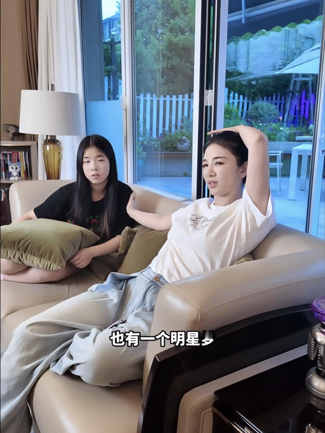 黄奕劝女儿不要去韩国当练习生，还说了韩庚当年去做练习生，肋骨断了之后长好了都不知
