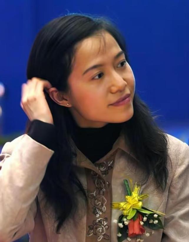 翁帆搬出清华园了。杨振宁走后8个月，翁帆的真相终于摊开，18亿是谣，新疆是散心不