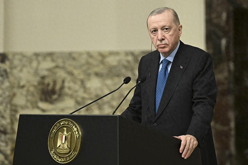 就在全世界都盯着美伊互怼的时候，一个让人没想到的事儿发生了——土耳其跳出来，