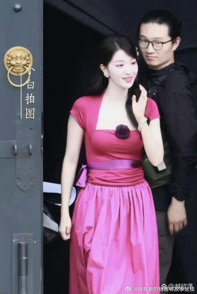 王楚然这衣服，一朵花恰到好处。