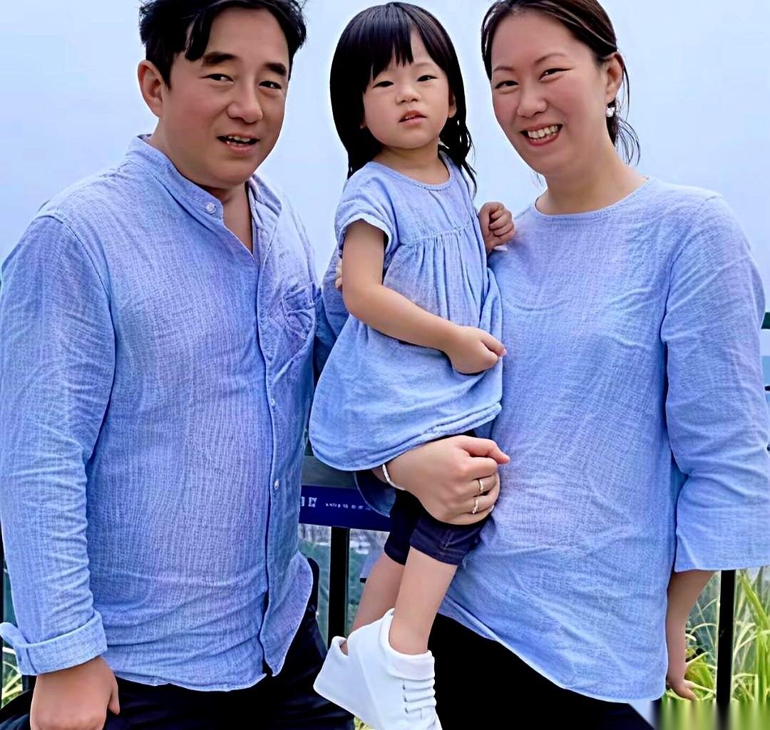 吕方跟郑裕玲同居了整整16年，期间求了三次婚都被拒了。转身遇上身家过亿的伍惠宝
